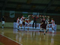 La Universidad de Medellín comenzó dominando en el Internacional de Balonmano